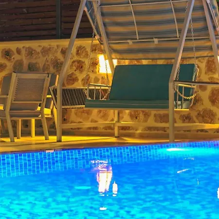 White Smith For 6 With Isolated Pool *