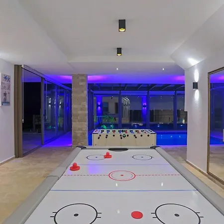 White Smith For 6 With Isolated Pool Villa