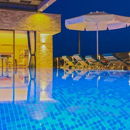Villa White Smith For 6 With Isolated Pool