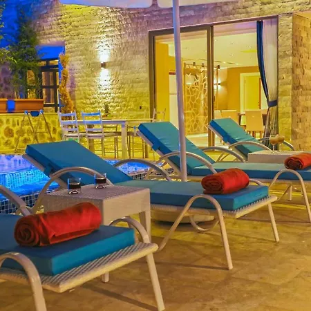 Vila White Smith For 6 With Isolated Pool *