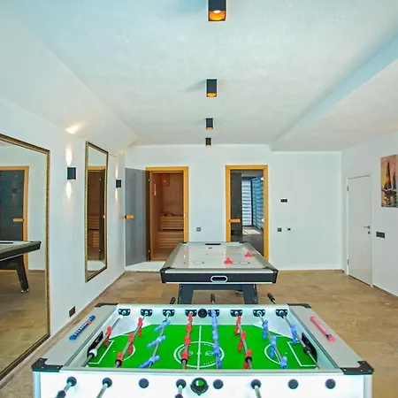 White Smith For 6 With Isolated Pool Vila *