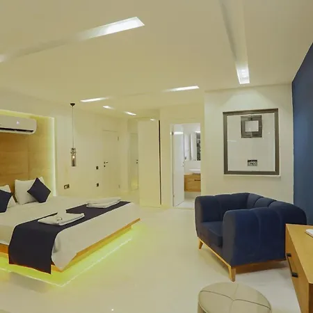Vila White Smith For 6 With Isolated Pool *